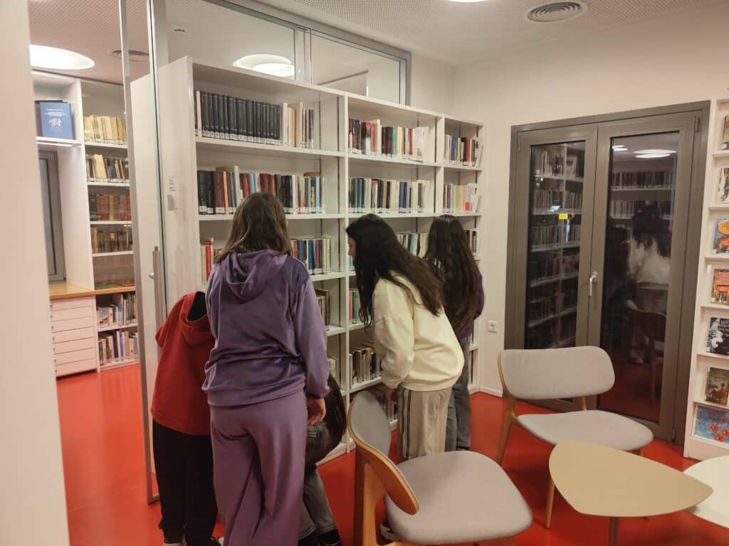 Γρίφοι, δράση και χριστουγεννιάτικη διάθεση στη Βιβλιοθήκη Καλαμπάκας