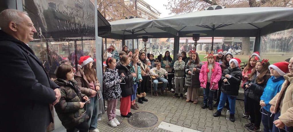 Κάλαντα και μηνύματα συμπερίληψης στην Πρωτοβάθμια Τρικάλων