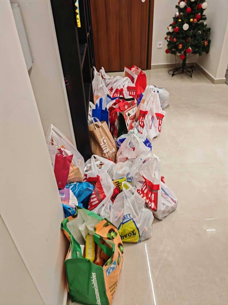 Τρόφιμα για ευάλωτες οικογένειες συγκέντρωσε η Νομαρχιακή Επιτροπή Τρικάλων του ΤΕΕ