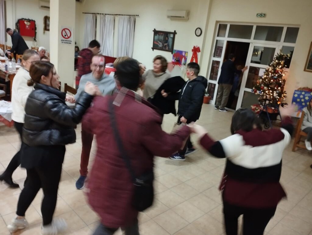 Χαμόγελα και δώρα στη χριστουγεννιάτικη γιορτή της «Ελπίδας»