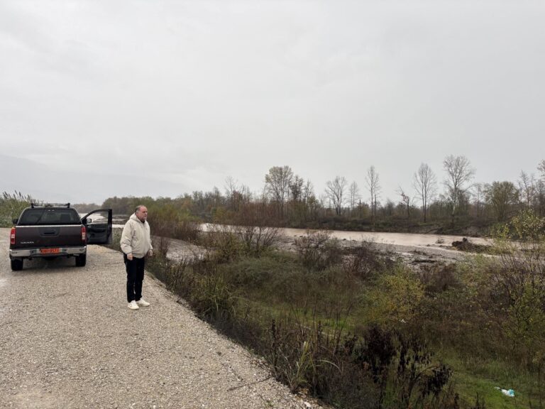 Συναγερμός στον Πηνειό: Εκτός κοίτης στο Βαλομάνδρι