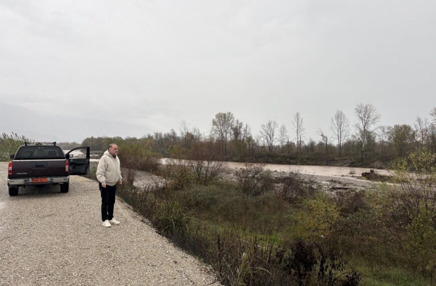 Συναγερμός στον Πηνειό: Εκτός κοίτης στο Βαλομάνδρι