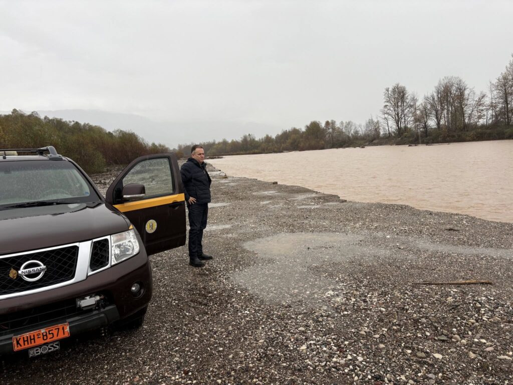 Συναγερμός στον Πηνειό: Εκτός κοίτης στο Βαλομάνδρι