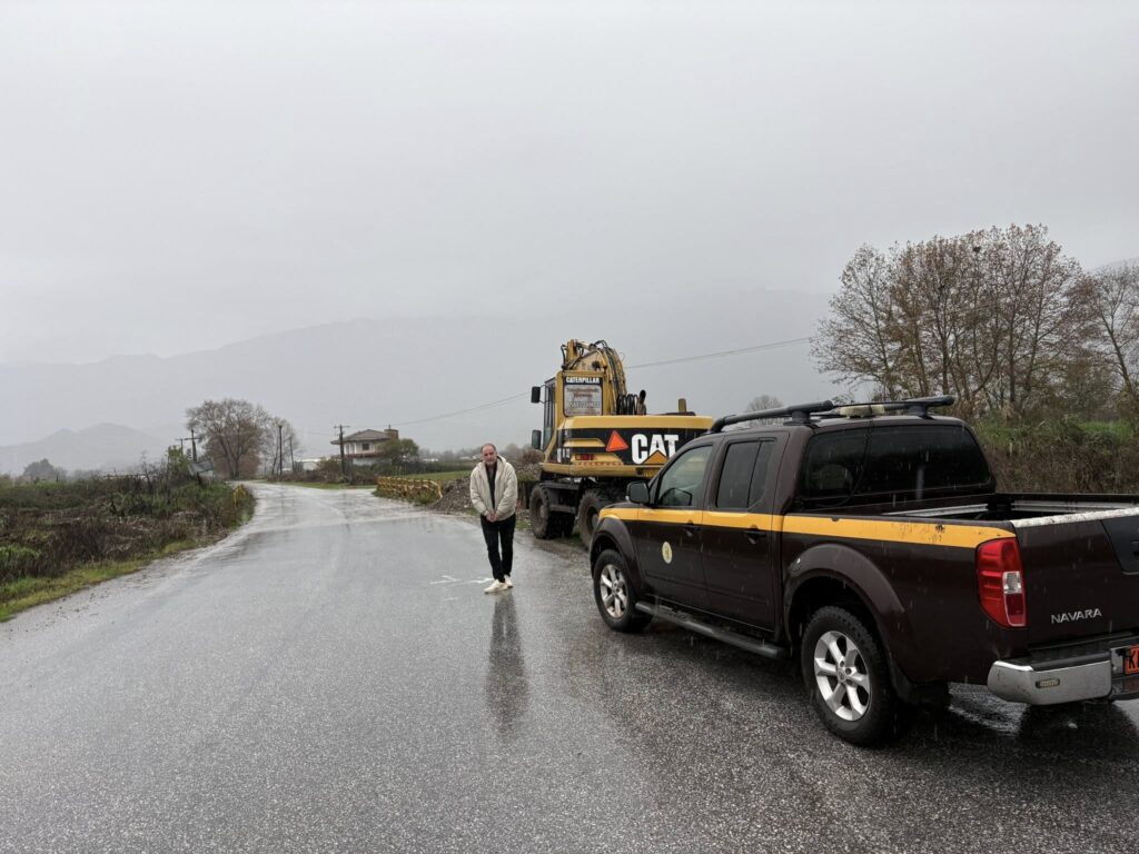 Συναγερμός στον Πηνειό: Εκτός κοίτης στο Βαλομάνδρι