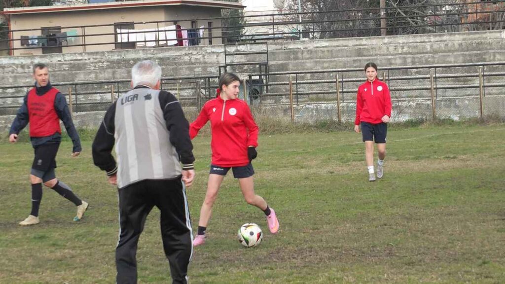 Ηχηρό μήνυμα ανθρωπιάς από τα Τρίκαλα 2011, «Αναλώσιμους» και φίλους