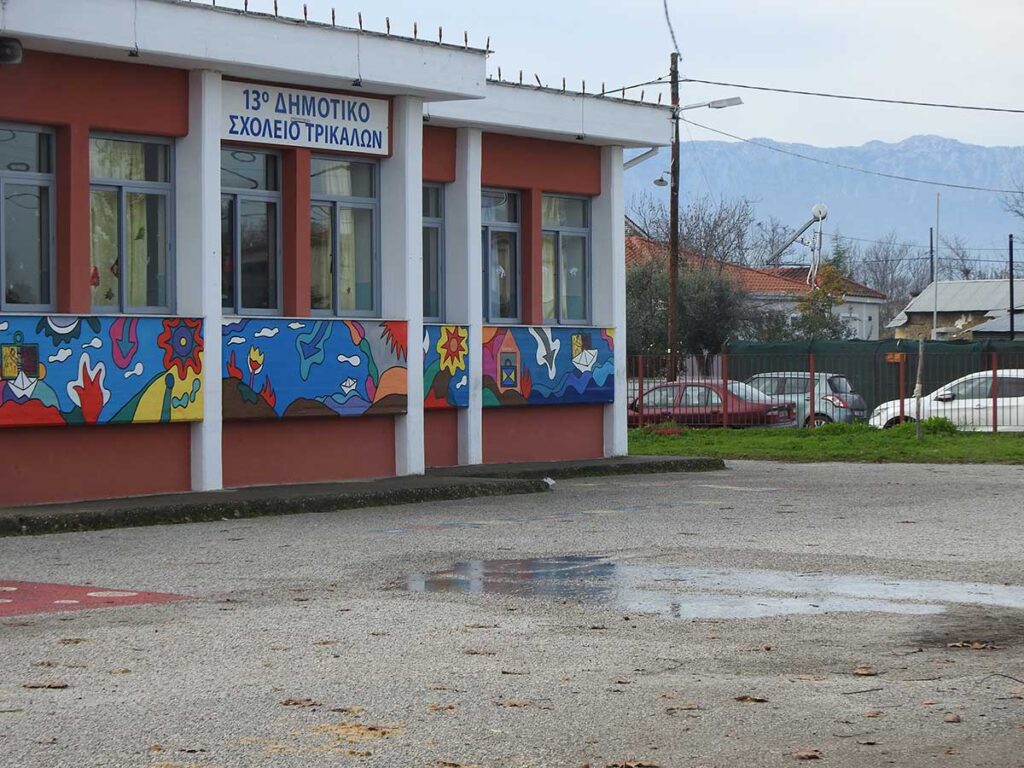 Βλάβη σε αγωγό νερού στο Ριζαριό κοντά σε σχολείο και γήπεδο