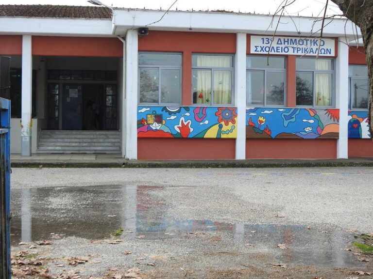 Βλάβη σε αγωγό νερού στο Ριζαριό κοντά σε σχολείο και γήπεδο