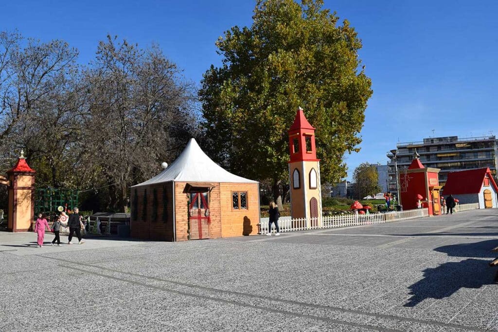 Καρδίτσα: Άνοιξε το «Χωριό των Χριστουγέννων» στο Παυσίλυπο