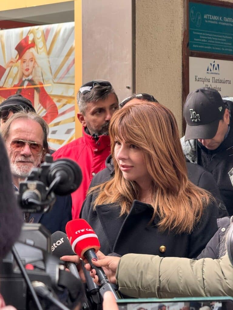 Ψήφισμα αγροτών στην Κατερίνα Παπακώστα - Τι ειπώθηκε έξω από το γραφείο της;