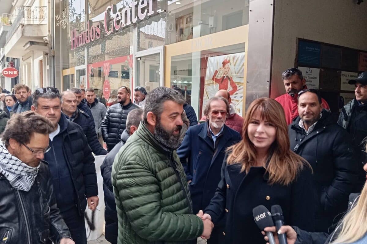 Ψήφισμα αγροτών στην Κατερίνα Παπακώστα - Τι ειπώθηκε έξω από το γραφείο της;