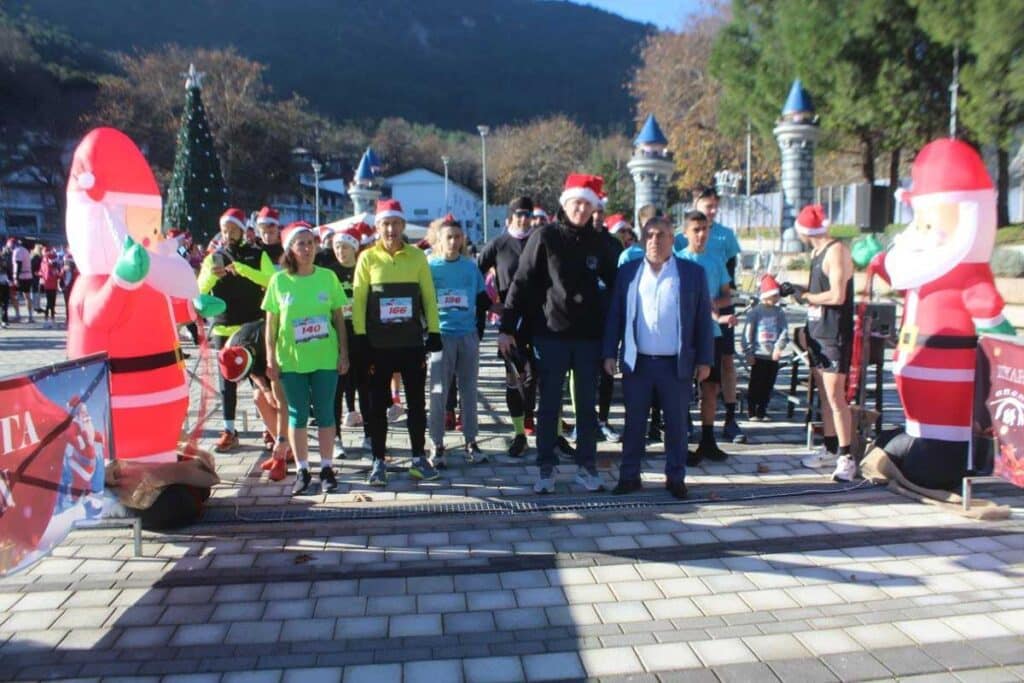 Με επιτυχία το 2ο Santa Run Πύλης 2025 με εκατοντάδες δρομείς