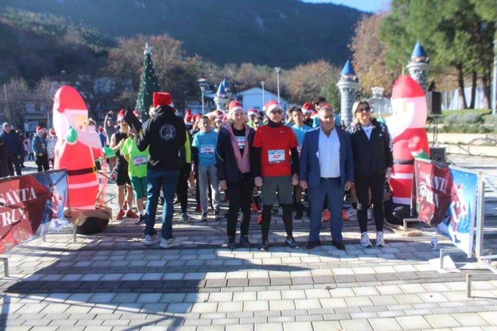Με επιτυχία το 2ο Santa Run Πύλης 2025 με εκατοντάδες δρομείς