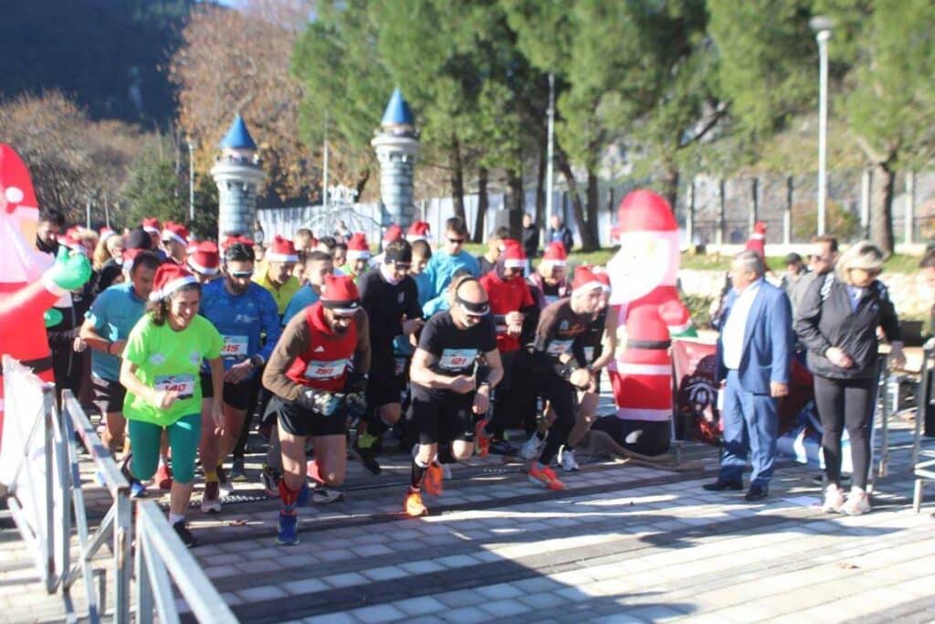 Με επιτυχία το 2ο Santa Run Πύλης 2025 με εκατοντάδες δρομείς