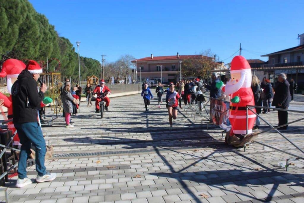 Με επιτυχία το 2ο Santa Run Πύλης 2025 με εκατοντάδες δρομείς
