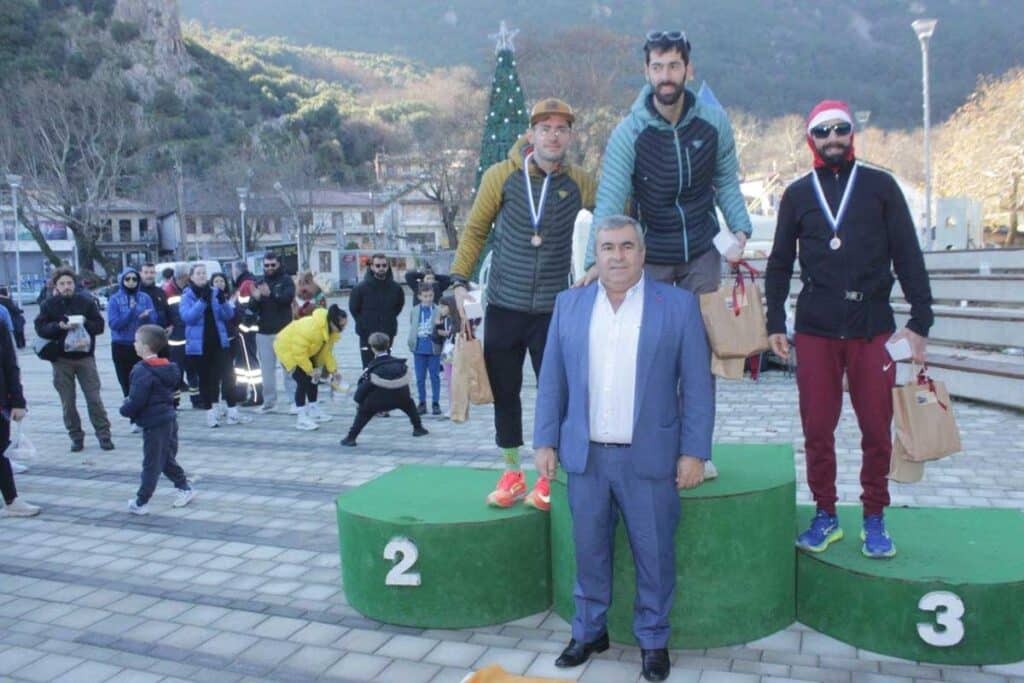 Με επιτυχία το 2ο Santa Run Πύλης 2025 με εκατοντάδες δρομείς