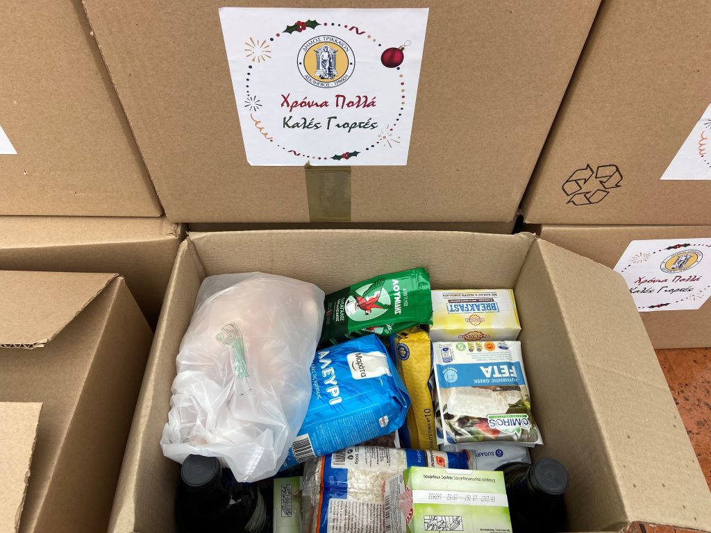 Γιορτινό τραπέζι για 450 οικογένειες από τον Δήμο Τρικκαίων