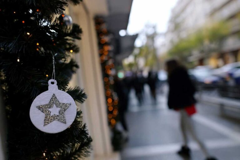 Χριστουγεννιάτικο ωράριο καταστημάτων στα Τρίκαλα από 13 Δεκεμβρίου