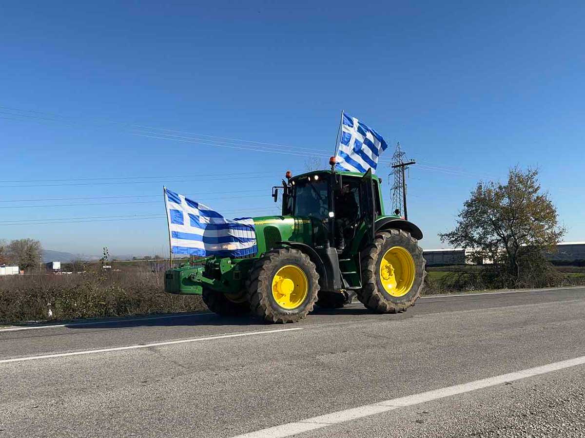 Λίγα τρακτέρ, μεγάλες ουρές στη γέφυρα Πηνειού