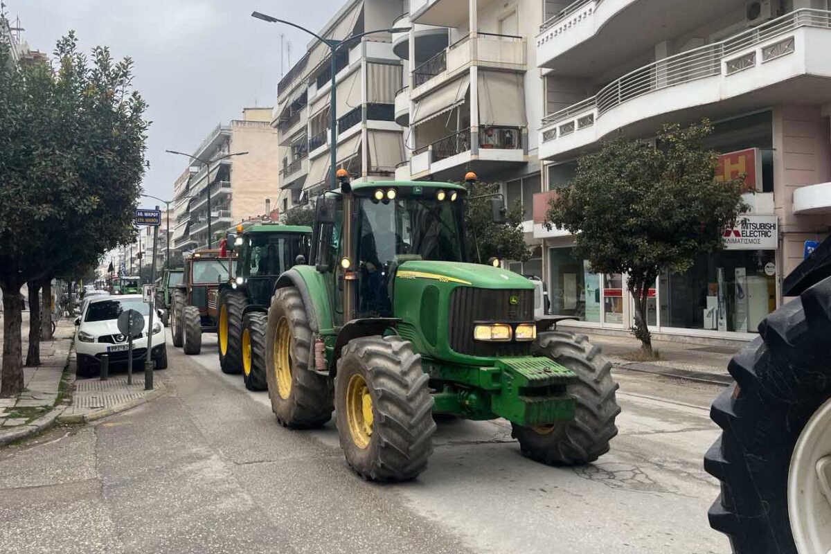 Αγρότες σε μπλόκα: Τα λεφτά χάθηκαν, η οργή ξεχειλίζει