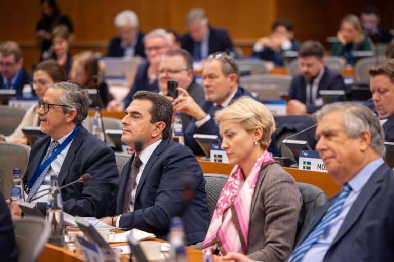 Σκρέκας: SOS για κόστος παραγωγής – ευρωπαϊκή απάντηση στο στεγαστικό