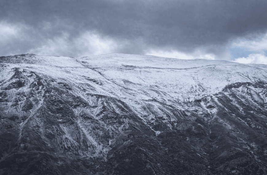Χιονισμένη ορεινή περιοχή στα Βαρδούσια Όρη