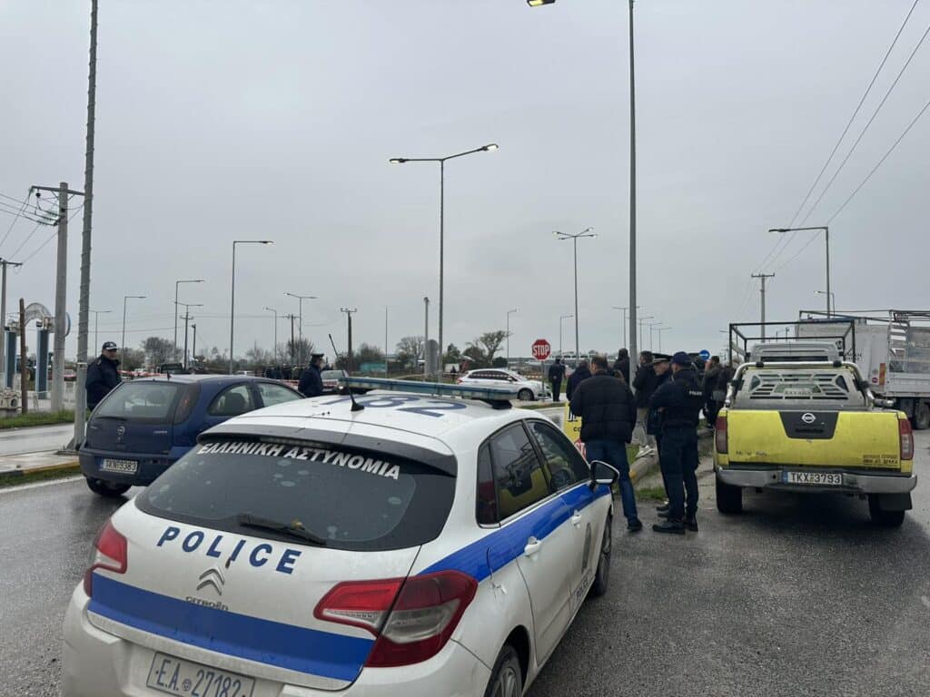 Αγρότες τώρα στον κόμβο Μεγαλοχωρίου – Κίνηση με οδηγίες της Αστυνομίας