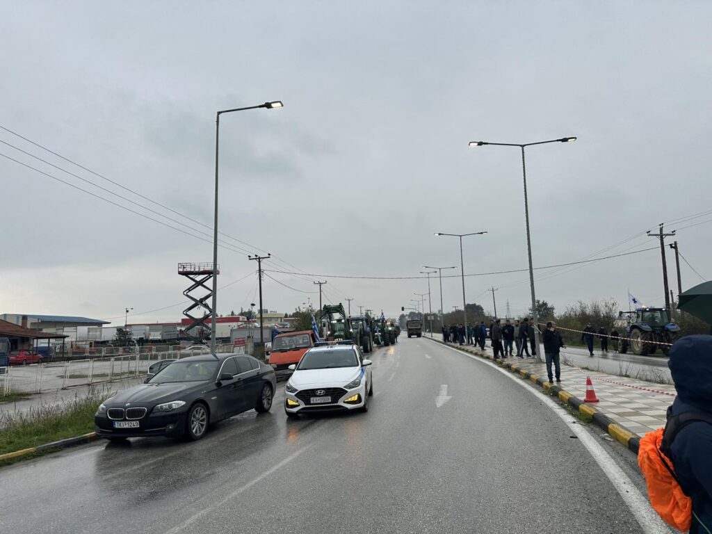 Αγρότες τώρα στον κόμβο Μεγαλοχωρίου – Κίνηση με οδηγίες της Αστυνομίας