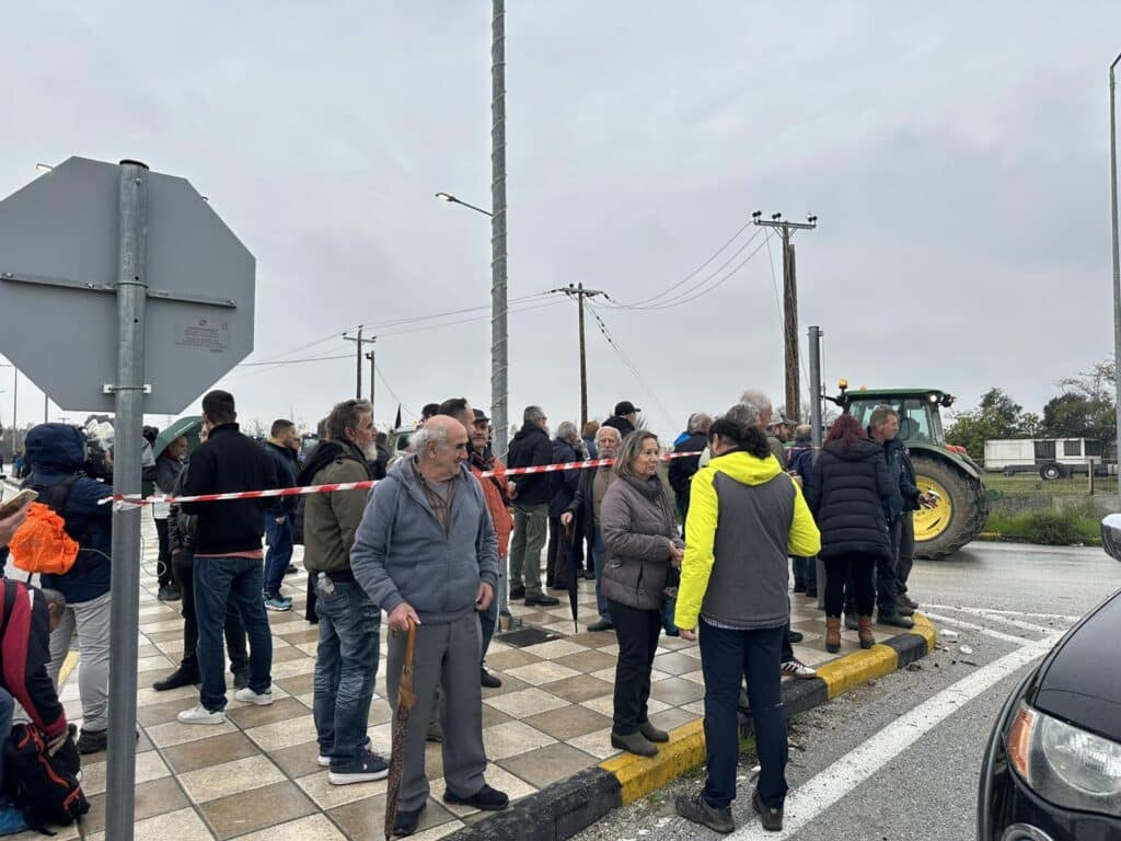 Αγρότες τώρα στον κόμβο Μεγαλοχωρίου – Κίνηση με οδηγίες της Αστυνομίας