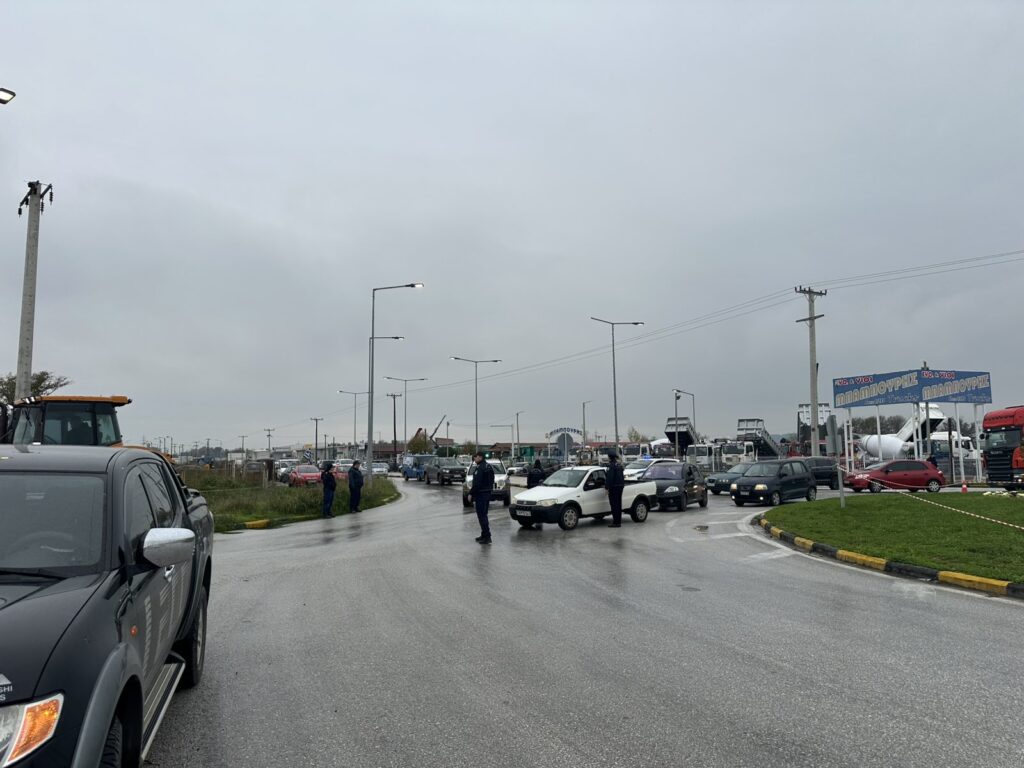 Αγρότες τώρα στον κόμβο Μεγαλοχωρίου – Κίνηση με οδηγίες της Αστυνομίας