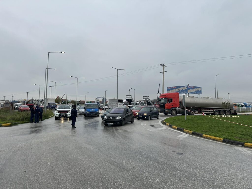 Αγρότες τώρα στον κόμβο Μεγαλοχωρίου – Κίνηση με οδηγίες της Αστυνομίας