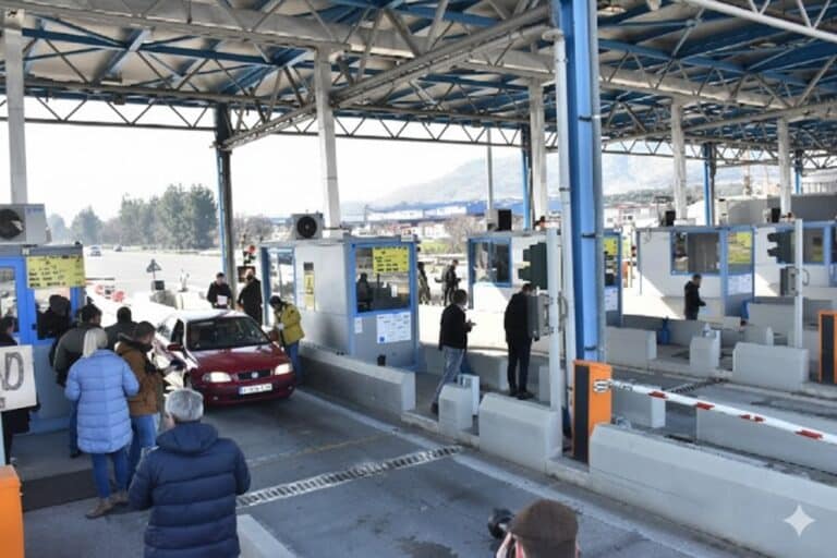 Μπλόκα στα διόδια με δικογραφίες: «Τυρί» ο διάλογος και «φάκα» οι αστυνομικές κλήσεις για τους αγρότες