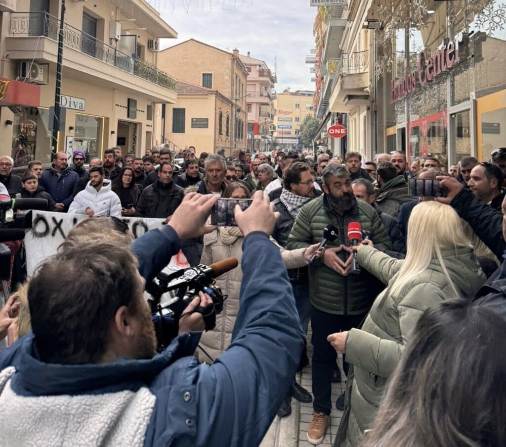 Ψήφισμα αγροτών στην Κατερίνα Παπακώστα - Τι ειπώθηκε έξω από το γραφείο της;
