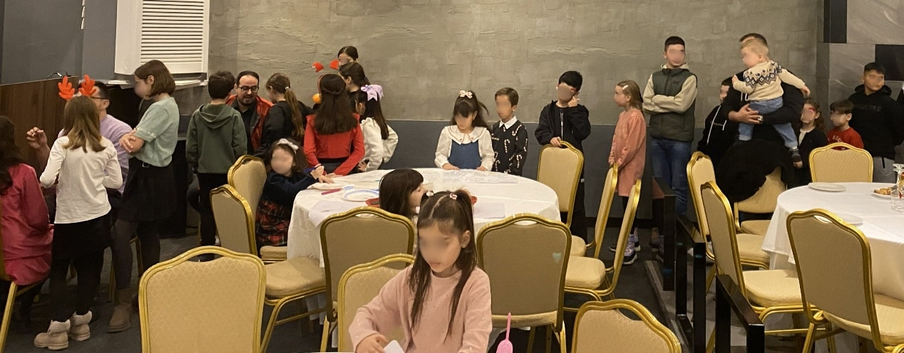 Εικόνα που περιέχει ρουχισμός, άτομο, καρέκλα, γυναίκα
Το περιεχόμενο που δημιουργείται από AI ενδέχεται να είναι εσφαλμένο.