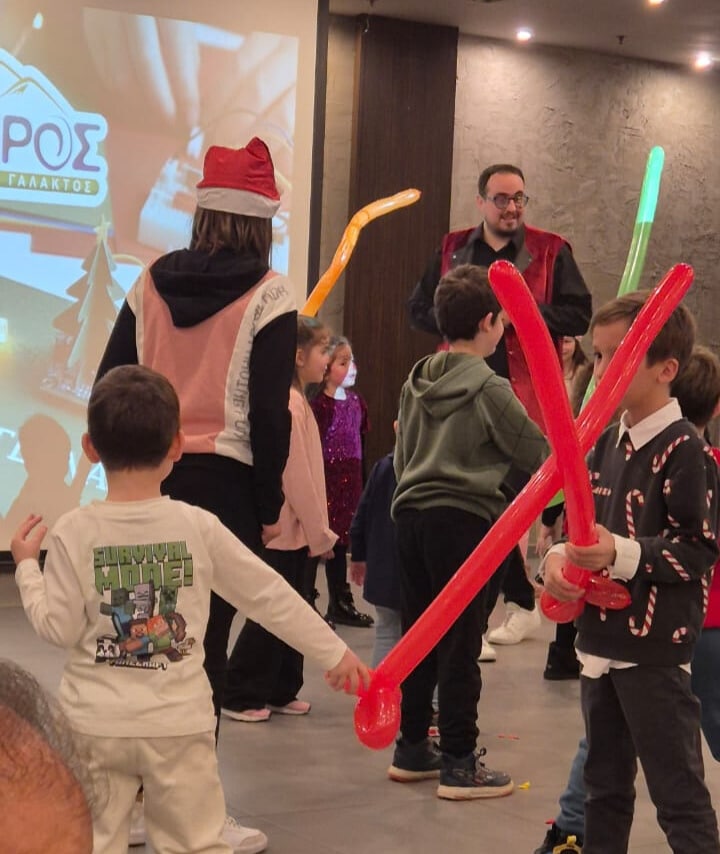 Εικόνα που περιέχει ρουχισμός, άτομο, παπούτσια, ανθρώπινο πρόσωπο
Το περιεχόμενο που δημιουργείται από AI ενδέχεται να είναι εσφαλμένο.