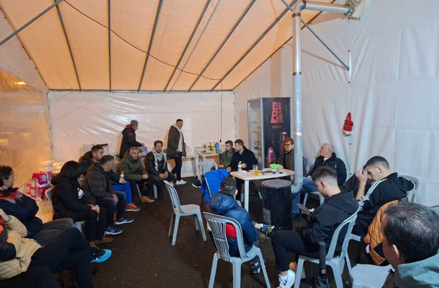 Στήριξη ΕΚ Τρικάλων στους αγρότες – Επίσκεψη στο μπλόκο Λόγγου