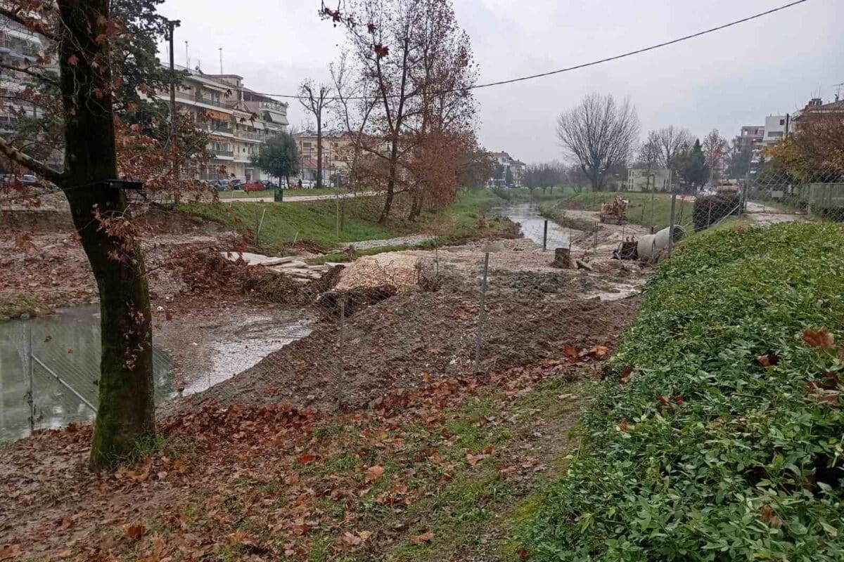 Στο έλεος του χειμώνα η γέφυρα του Αγίου Κωνσταντίνου και σε απόγνωση οι γονείς