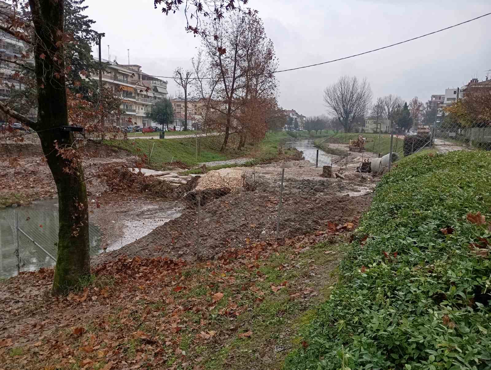Στο έλεος του χειμώνα η γέφυρα του Αγίου Κωνσταντίνου και σε απόγνωση οι γονείς