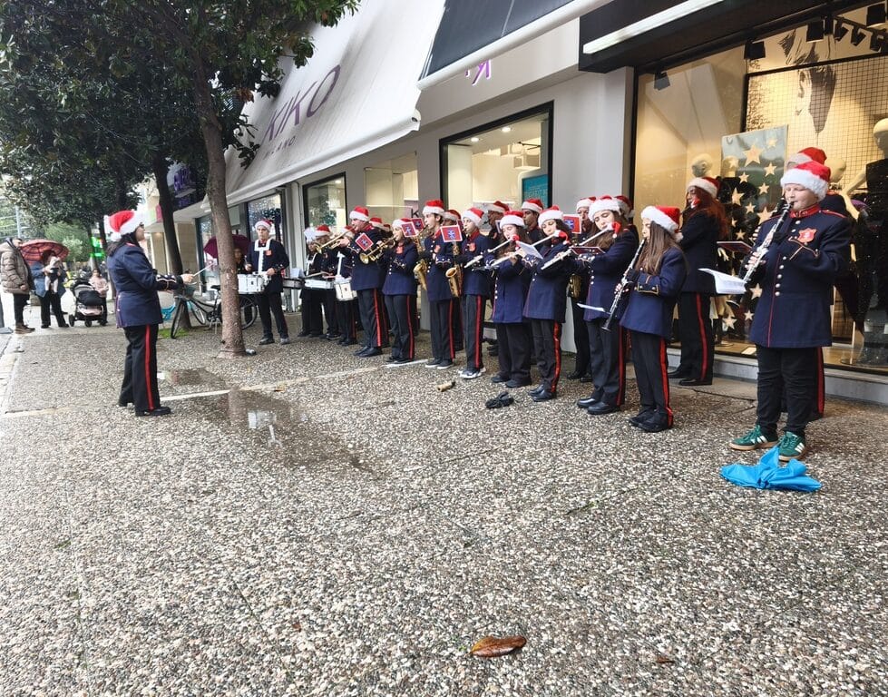 Η Δημοτική Φιλαρμονική Τρικάλων «πλημμύρισε» με μελωδίες το Δημαρχείο