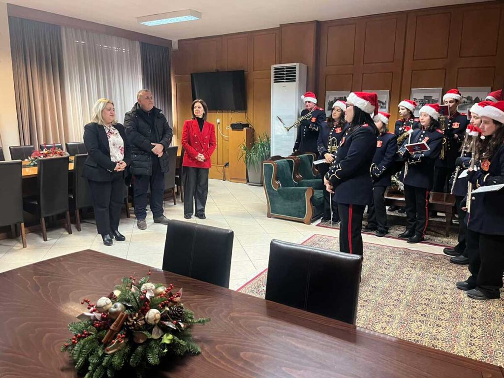 Μελωδική Πρωτοχρονιά στην Αντιπεριφερειάρχη Τρικάλων με τη Φιλαρμονική