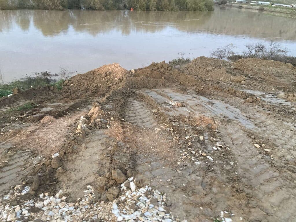 Κεραμίδι Τρικάλων: Νερά ξαναμπαίνουν από το ανάχωμα του «Ντάνιελ»