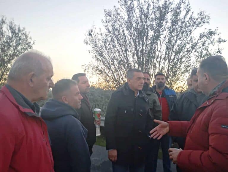 Κουρέτας στα μπλόκα: «Να χτυπήσουν πρώτα εμένα και μετά εσάς»