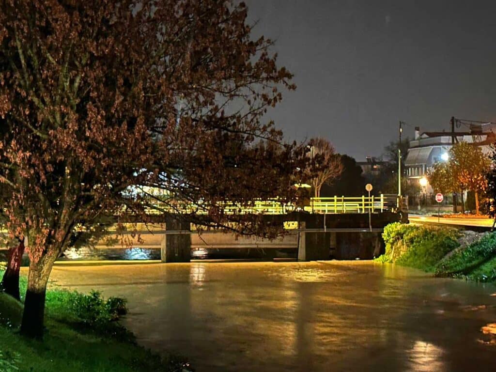 Ληθαίος ποταμός: Φούσκωσε αλλά αντέχει