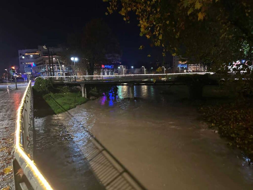 Ληθαίος ποταμός: Φούσκωσε αλλά αντέχει