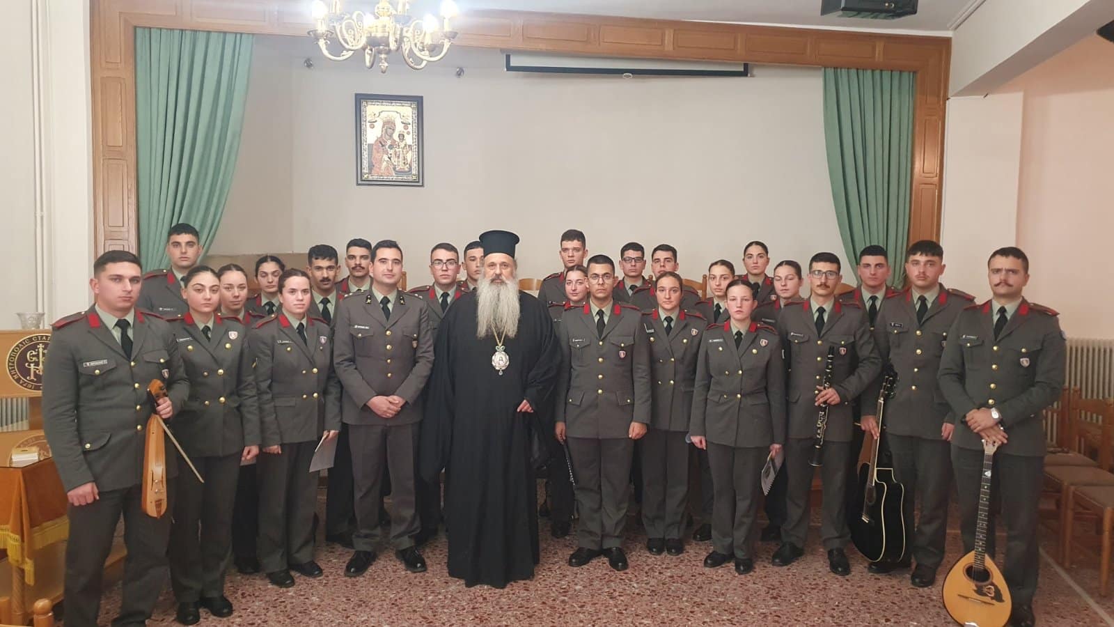 Τα κάλαντα έψαλλε η χορωδία της ΣΜΥ στον Μητροπολίτη Θεόκλητο