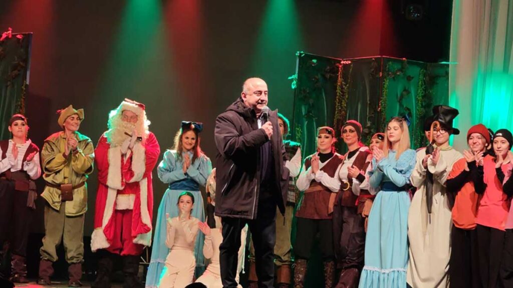 Μαγευτική έναρξη στον 14ο Μύλο των Ξωτικών με drones Πίτερ Παν και Αη Βασίλη