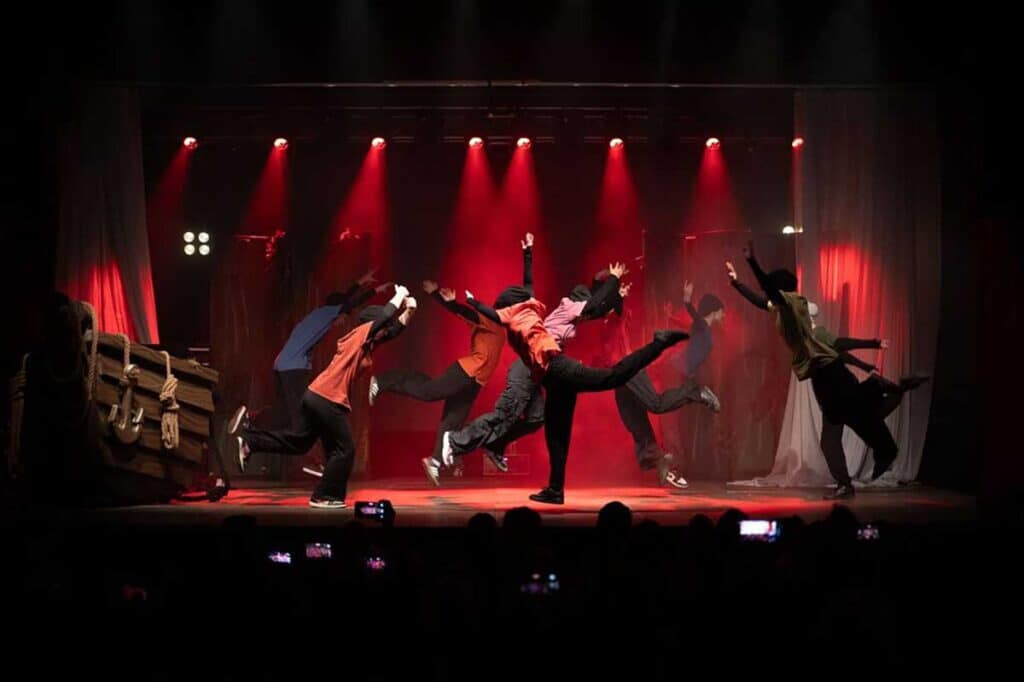 Μαγευτική έναρξη στον 14ο Μύλο των Ξωτικών με drones Πίτερ Παν και Αη Βασίλη