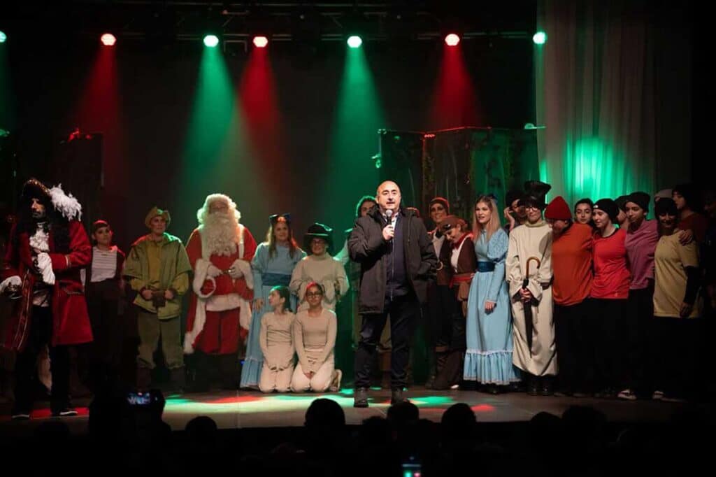 Μαγευτική έναρξη στον 14ο Μύλο των Ξωτικών με drones Πίτερ Παν και Αη Βασίλη