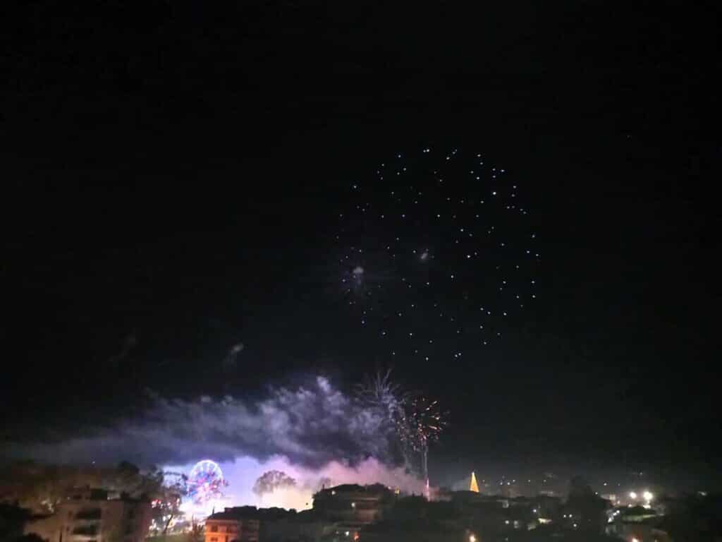 Μαγευτική έναρξη στον 14ο Μύλο των Ξωτικών με drones Πίτερ Παν και Αη Βασίλη