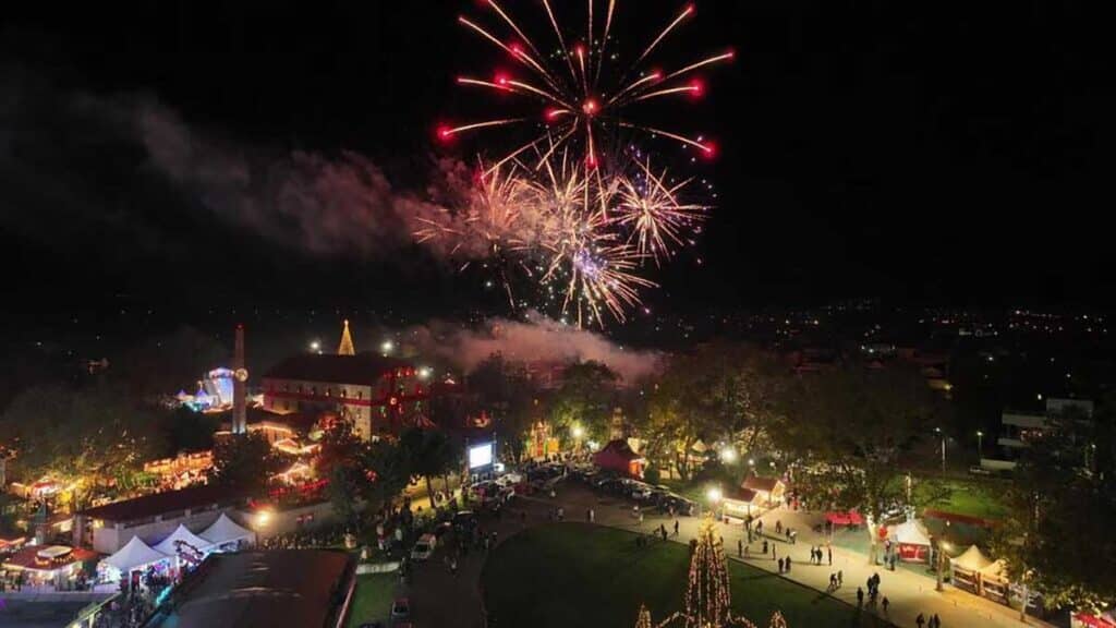 Μαγευτική έναρξη στον 14ο Μύλο των Ξωτικών με drones Πίτερ Παν και Αη Βασίλη