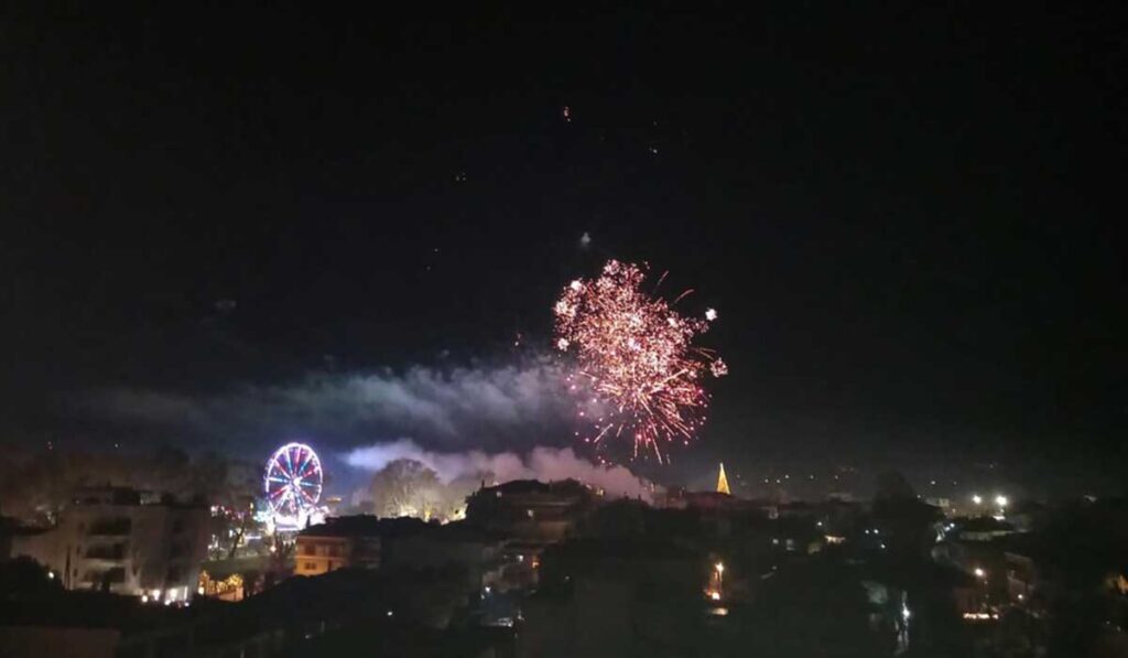 Μαγευτική έναρξη στον 14ο Μύλο των Ξωτικών με drones Πίτερ Παν και Αη Βασίλη